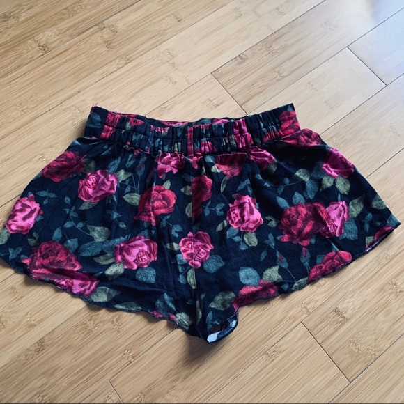 Aritzia Talula Floral Rose Shorts - Picture 4 of 4